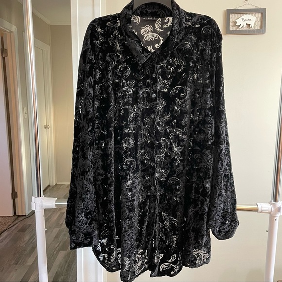 Torrid Black Velvet Plus Size Floral Blouse Romantic Whimsical Goth Sheer - Picture 1 of 4